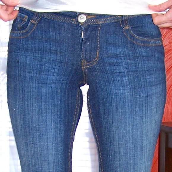 L.E.I.  ASHLEY TROUBLE  FLARE SEXY STRETCH JEANS w FLAP BACK POCKETS - Picture 3 of 7